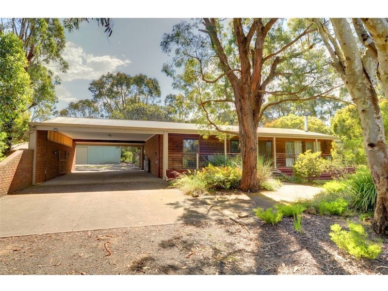30 Inglewood Drive, Enfield VIC 3352