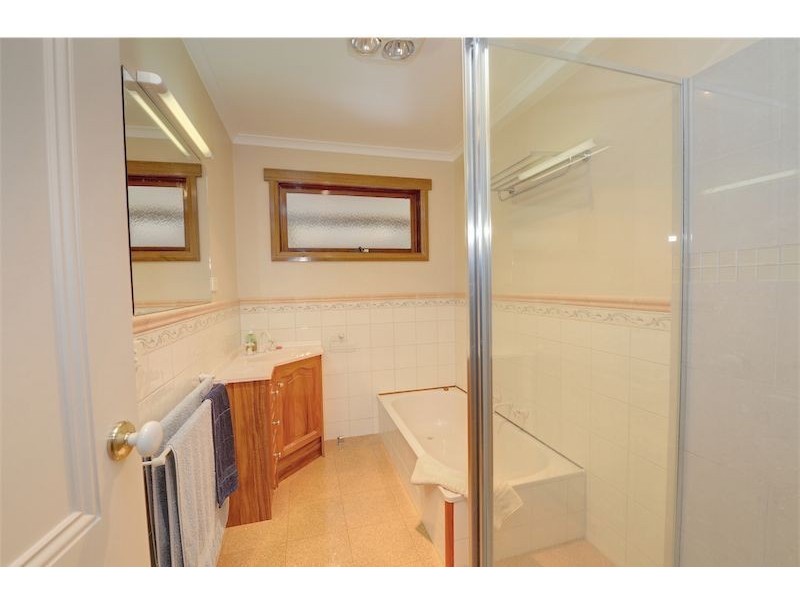 30 Inglewood Drive, Enfield VIC 3352