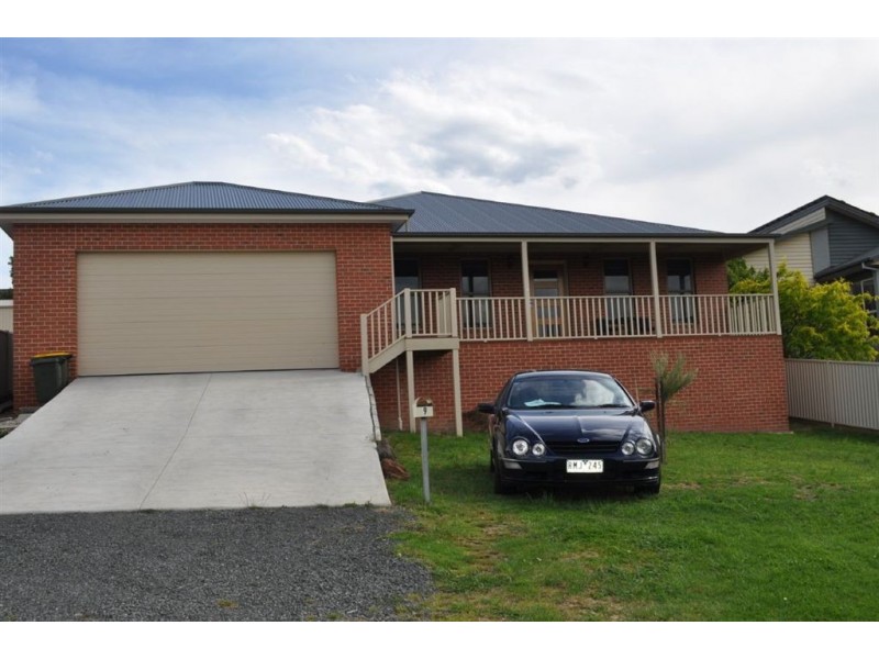 9 Simpson Street, Buninyong VIC 3357