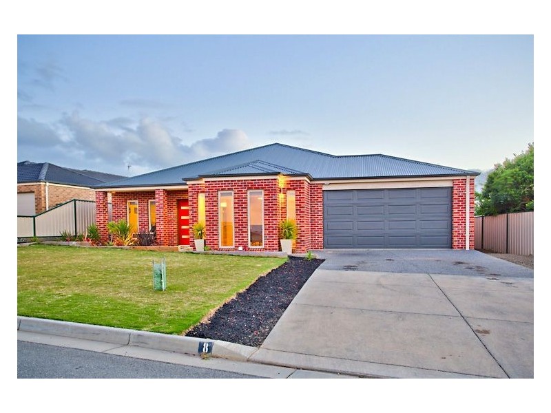 8 Horwood Drive, Mount Clear VIC 3350