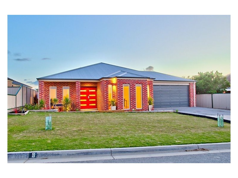 8 Horwood Drive, Mount Clear VIC 3350