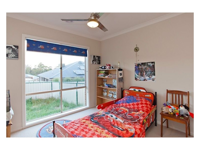 8 Horwood Drive, Mount Clear VIC 3350