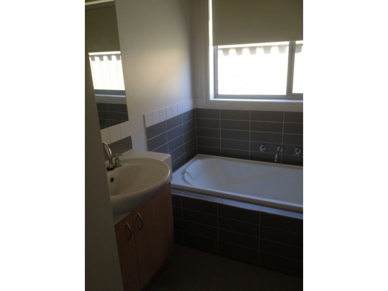 97 McNulty Drive, Wendouree VIC 3355