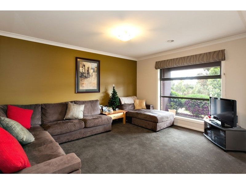 50 Waterford Drive, Miners Rest VIC 3352