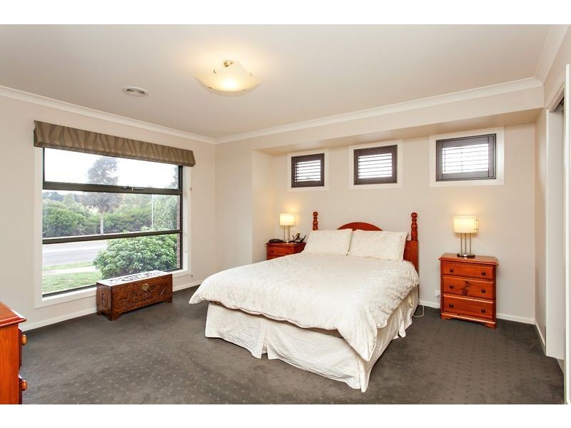 50 Waterford Drive, Miners Rest VIC 3352
