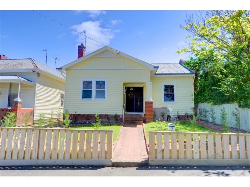 7 Chisholm Street, Soldiers Hill VIC 3350