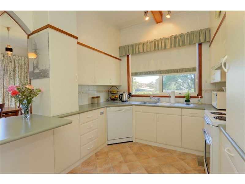 702 Chisholm Street, Black Hill VIC 3350