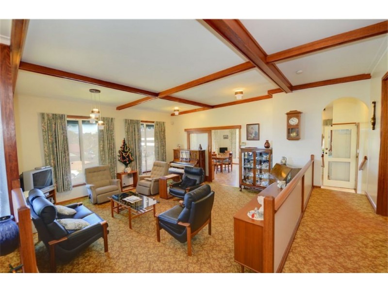 702 Chisholm Street, Black Hill VIC 3350