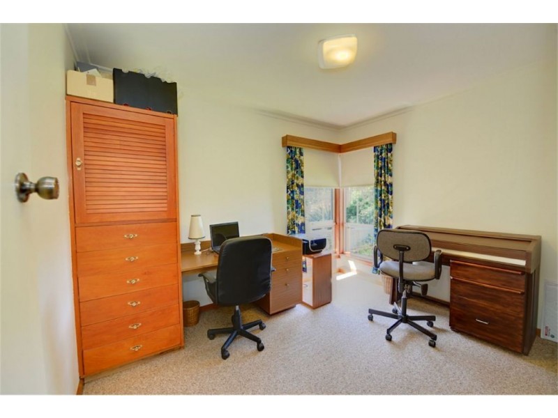 702 Chisholm Street, Black Hill VIC 3350