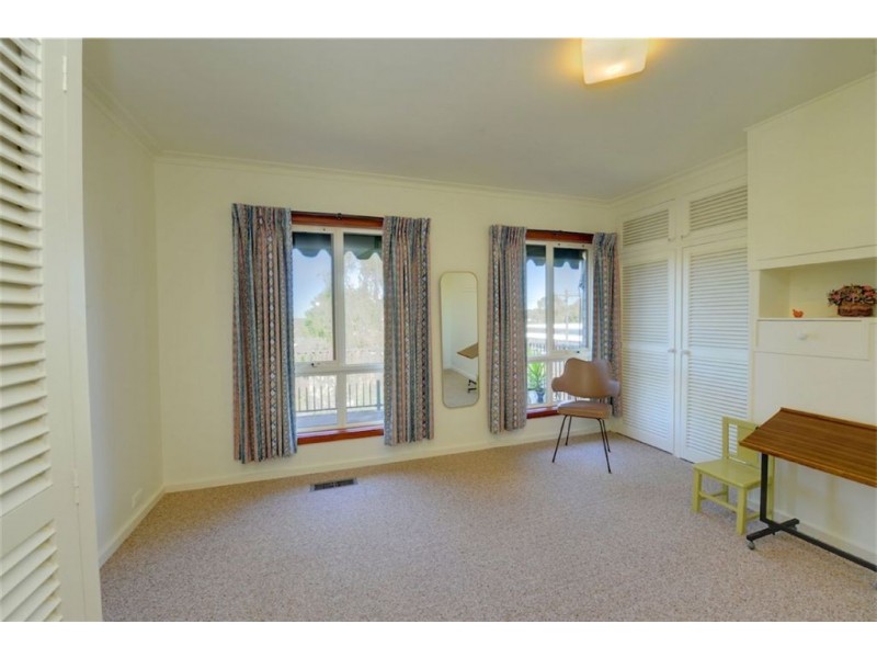 702 Chisholm Street, Black Hill VIC 3350