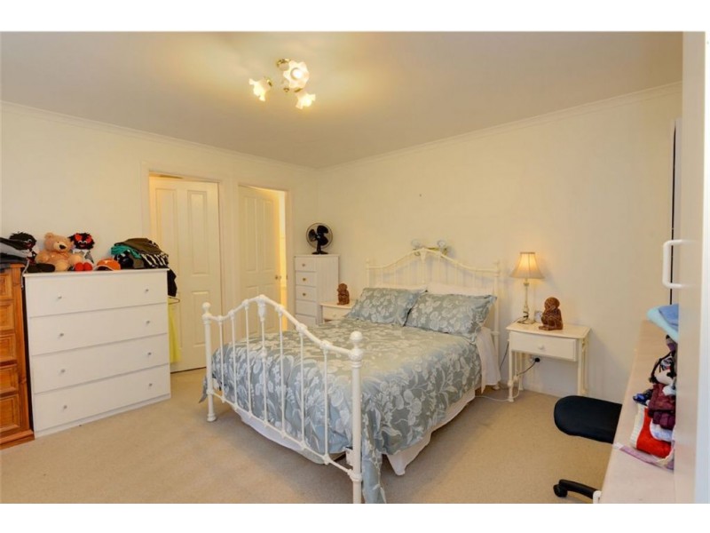 1/3 Craig Court, Canadian VIC 3350