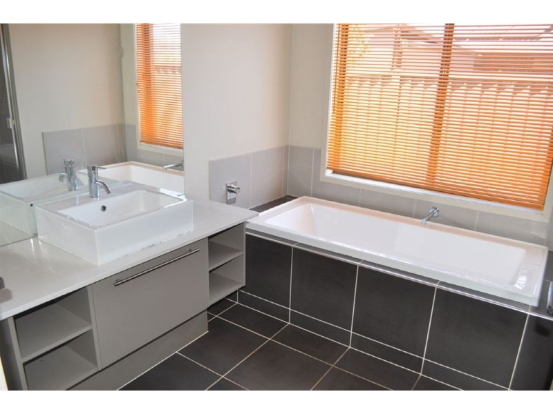 32 Lawrie Drive, Alfredton VIC 3350