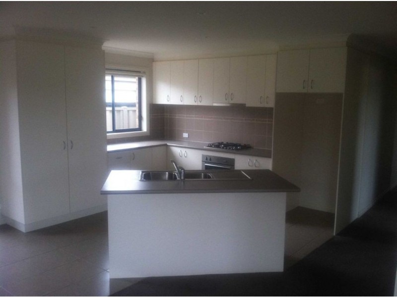 85 McNulty Drive, Wendouree VIC 3355