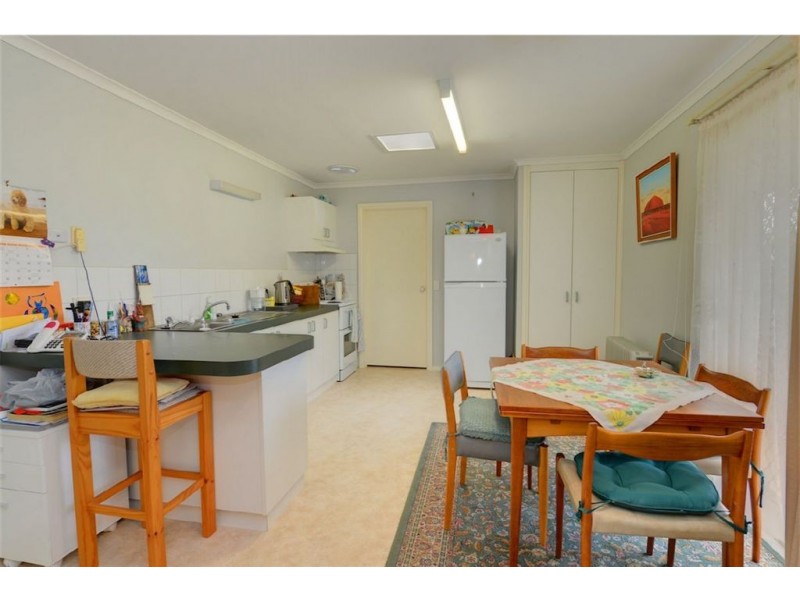 2/240 Lal Lal Street, Canadian VIC 3350