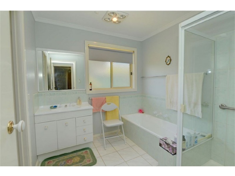 2/240 Lal Lal Street, Canadian VIC 3350