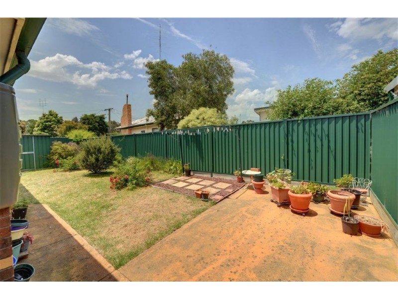 2/240 Lal Lal Street, Canadian VIC 3350