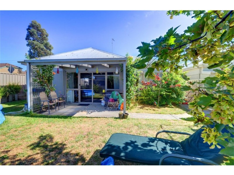 2/3 Cartledge Avenue, Mount Clear VIC 3350