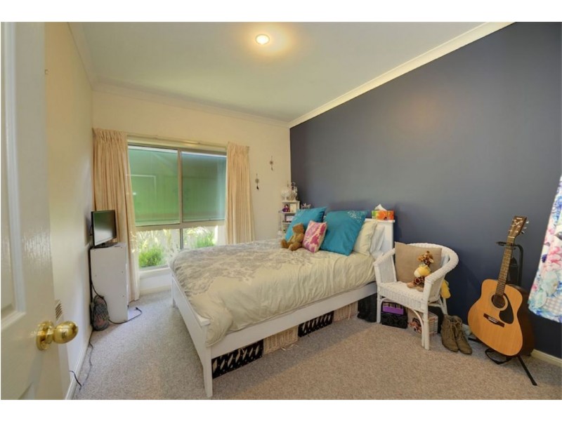 2/3 Cartledge Avenue, Mount Clear VIC 3350