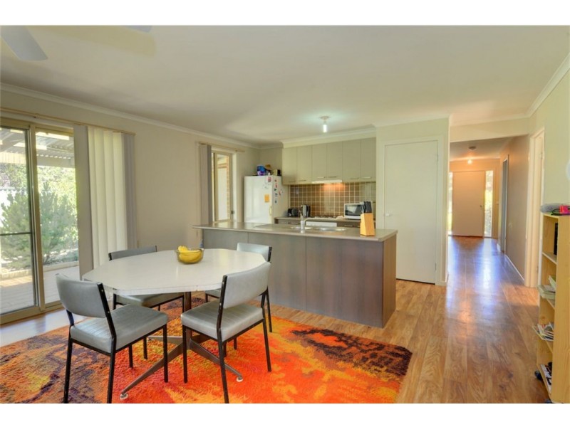 21 Lowry Crescent, Miners Rest VIC 3352