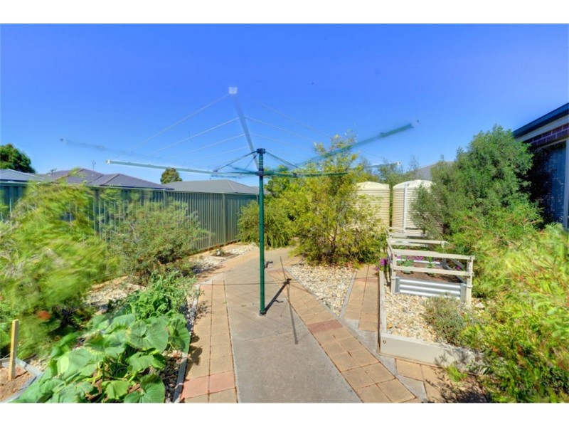 21 Lowry Crescent, Miners Rest VIC 3352