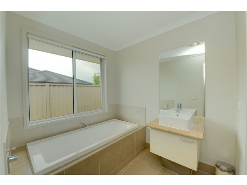 18 Oberon Street, Alfredton VIC 3350