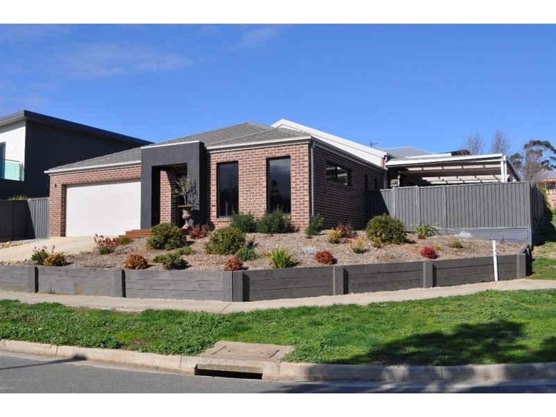 27 Pinevale Way, Ballarat North VIC 3350