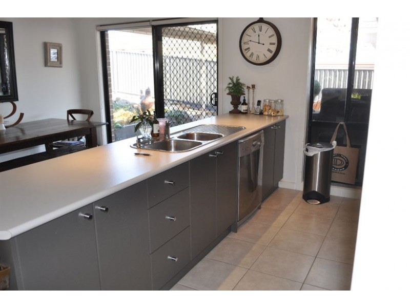 27 Pinevale Way, Ballarat North VIC 3350