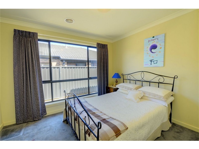 5 Chilton Close, Delacombe VIC 3356