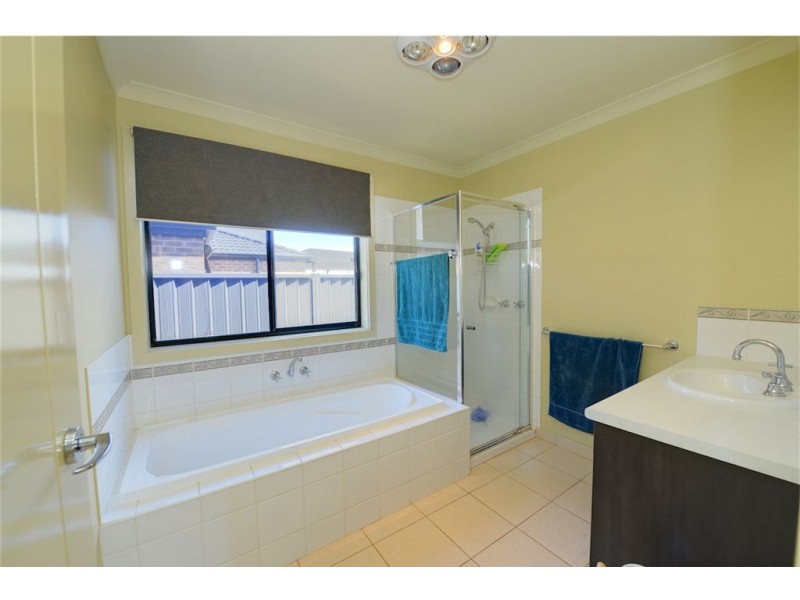 5 Chilton Close, Delacombe VIC 3356