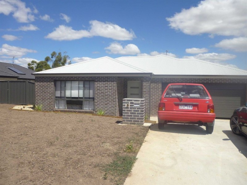 9 Cartledge Avenue, Mount Clear VIC 3350