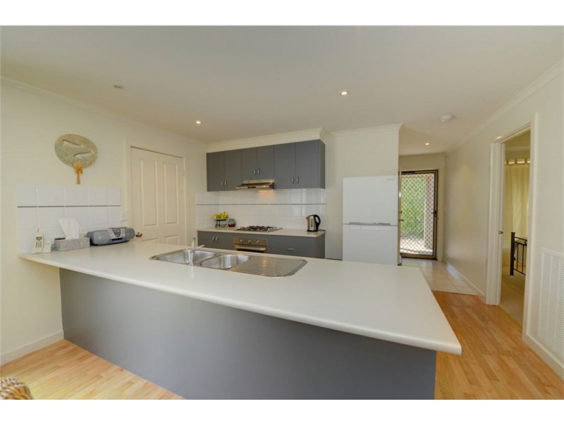 9 Parbury Avenue, Lake Gardens VIC 3355