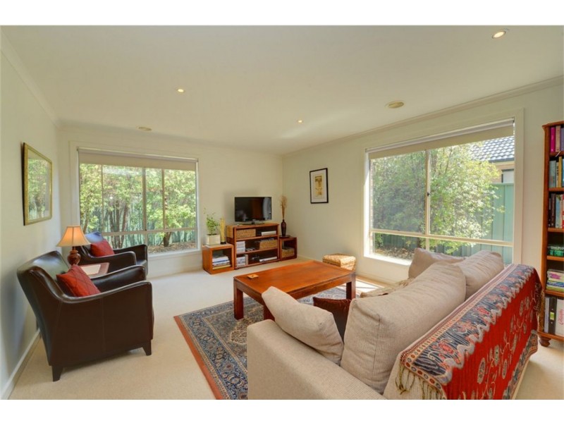 9 Parbury Avenue, Lake Gardens VIC 3355