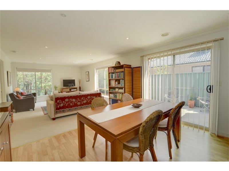 9 Parbury Avenue, Lake Gardens VIC 3355