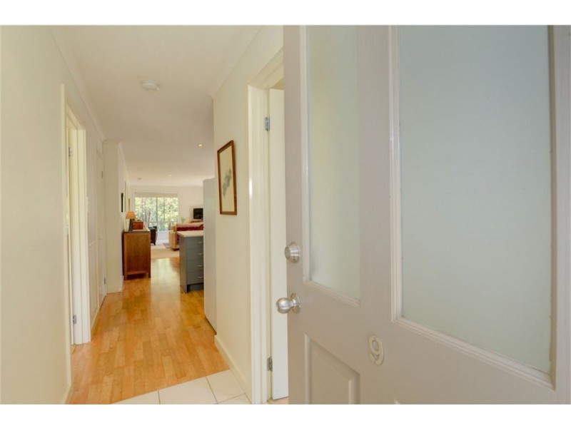 9 Parbury Avenue, Lake Gardens VIC 3355