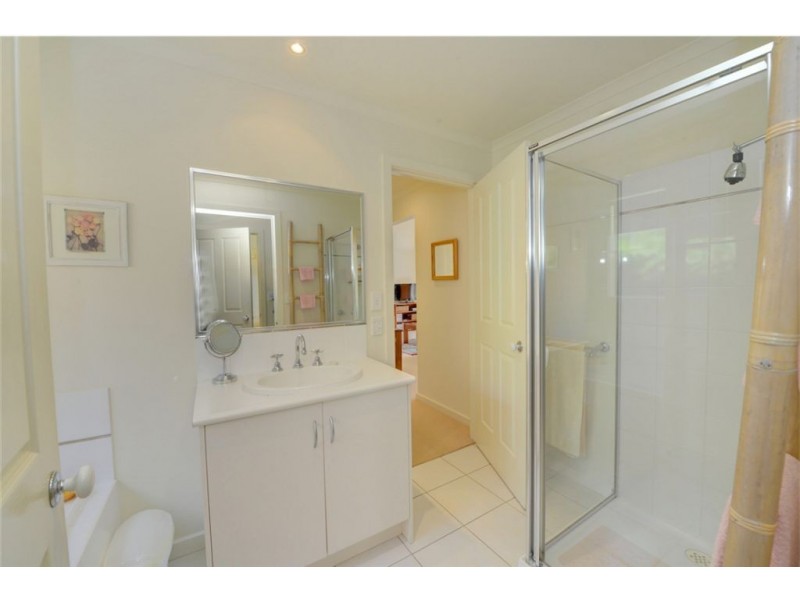 9 Parbury Avenue, Lake Gardens VIC 3355