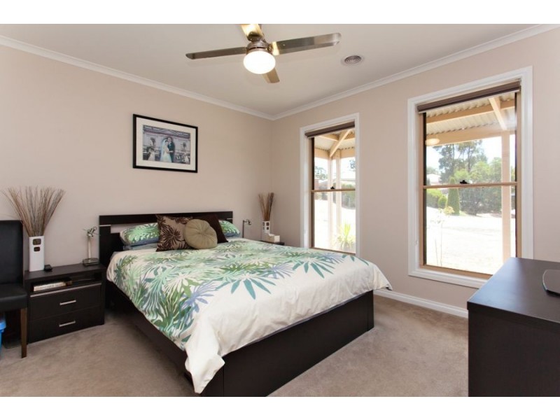 15 Maurie Paull Court, Mount Clear VIC 3350