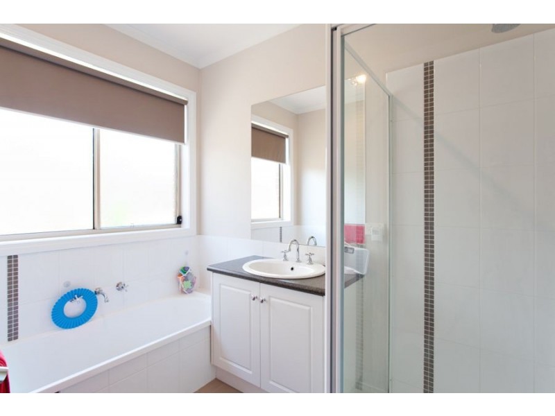 15 Maurie Paull Court, Mount Clear VIC 3350