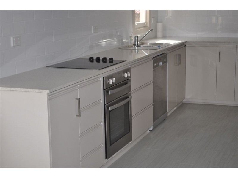 8 Nightingale Street, Newington VIC 3350