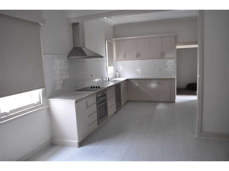 8 Nightingale Street, Newington VIC 3350