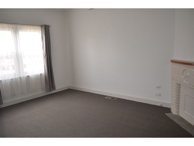 8 Nightingale Street, Newington VIC 3350