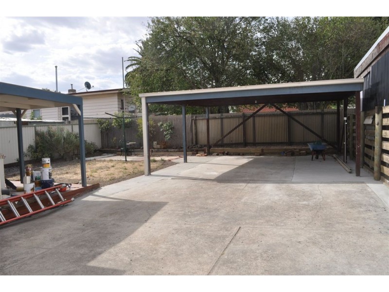 8 Nightingale Street, Newington VIC 3350