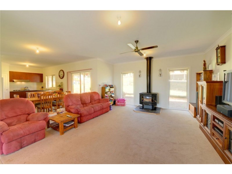 51 Molesworth Court, Gordon VIC 3345