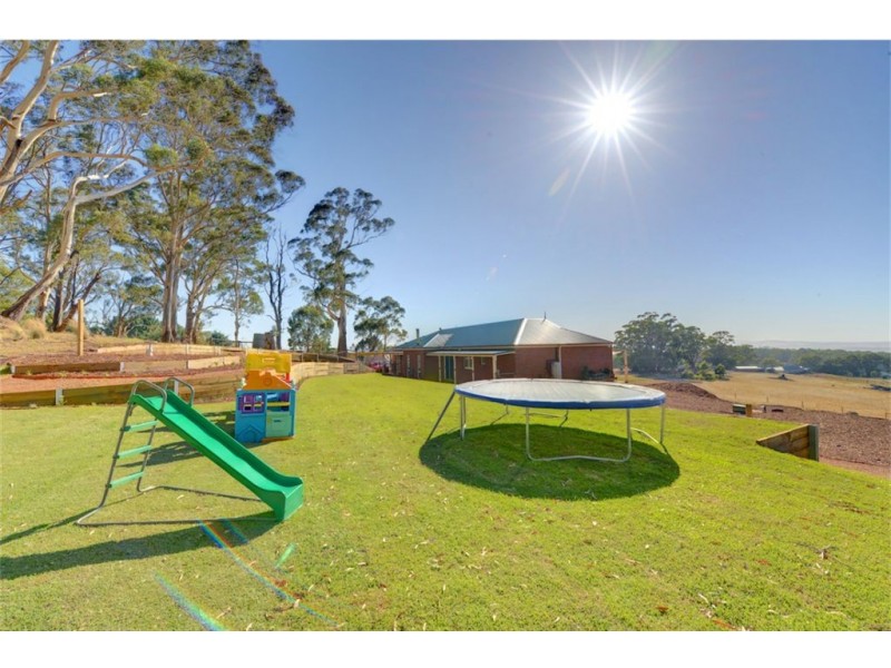 51 Molesworth Court, Gordon VIC 3345