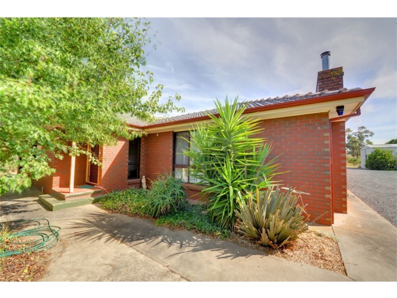 9 Sharpes Road, Miners Rest VIC 3352