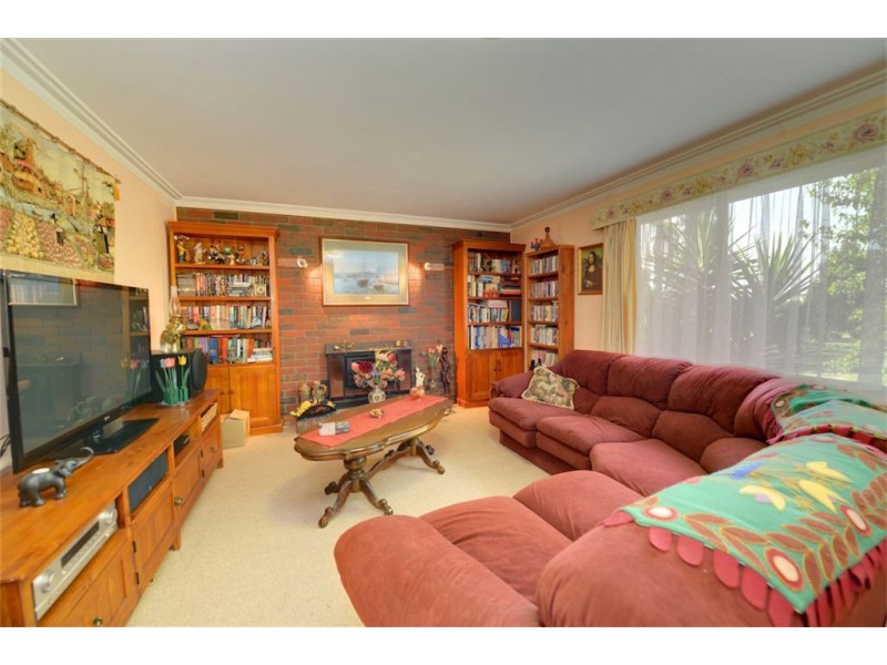 9 Sharpes Road, Miners Rest VIC 3352