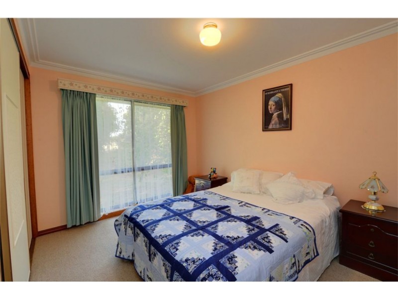 9 Sharpes Road, Miners Rest VIC 3352