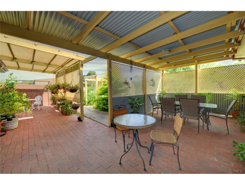 9 Sharpes Road, Miners Rest VIC 3352