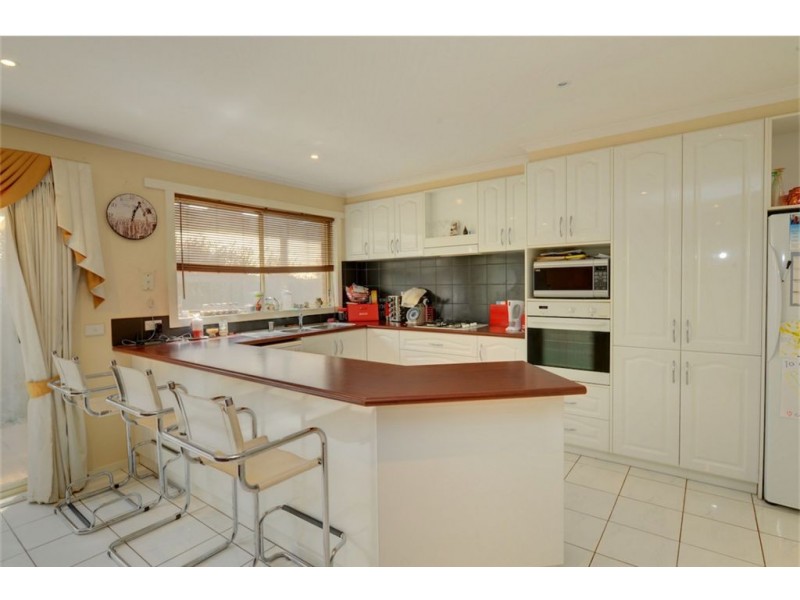 11 Clifton Street, Delacombe VIC 3356