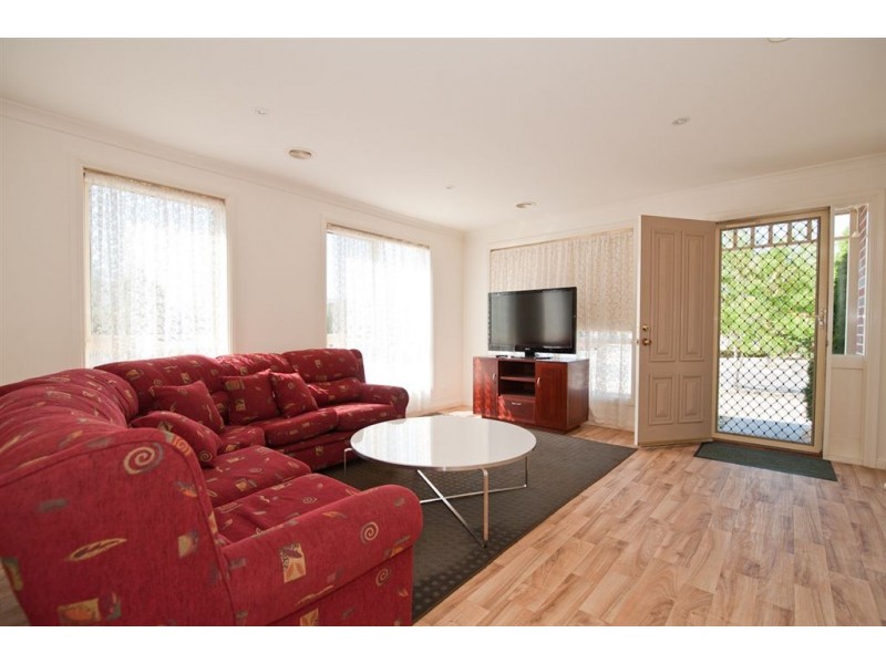 22 Ayrvale Avenue, Lake Gardens VIC 3355