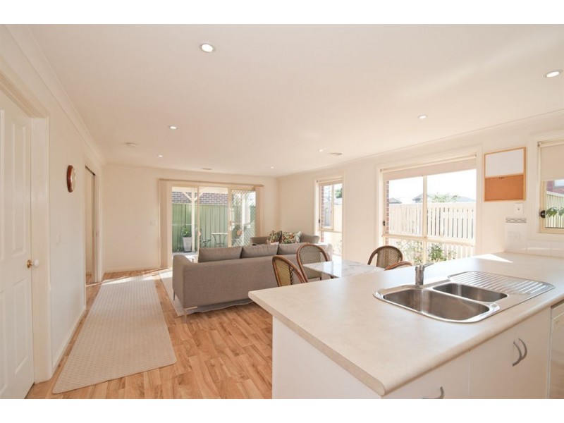 22 Ayrvale Avenue, Lake Gardens VIC 3355